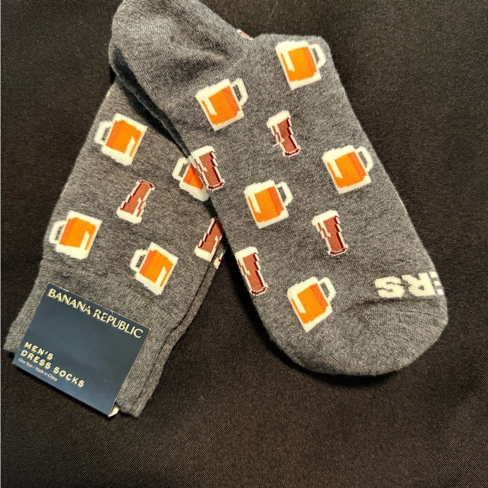 Banana Republic Beer Mug‎ + Bottle Novelty Men’s Socks – One Size – NWT